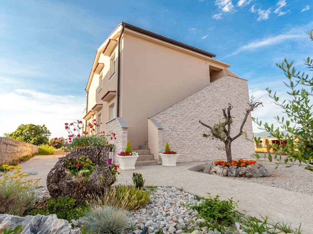 Apartment in Omisalj With Rooftop Terrace view 3