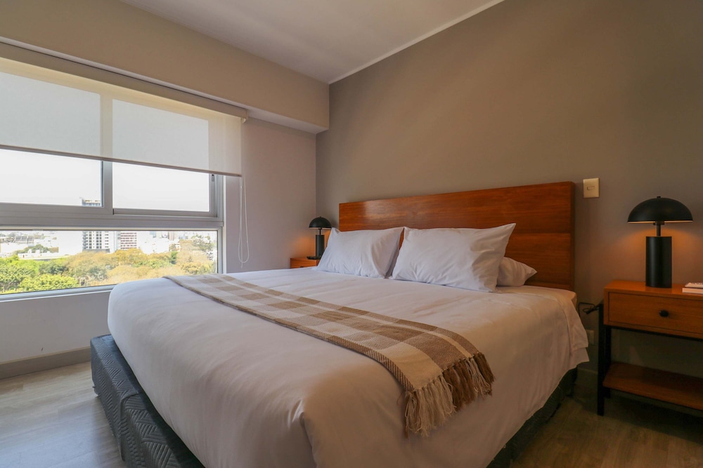 w Comfy 2BR w Park View in Miraflores