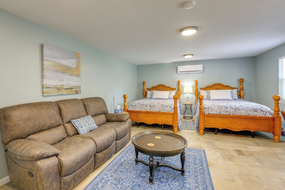 Near Steinhatchee River: Studio w/ Screened Porch!
