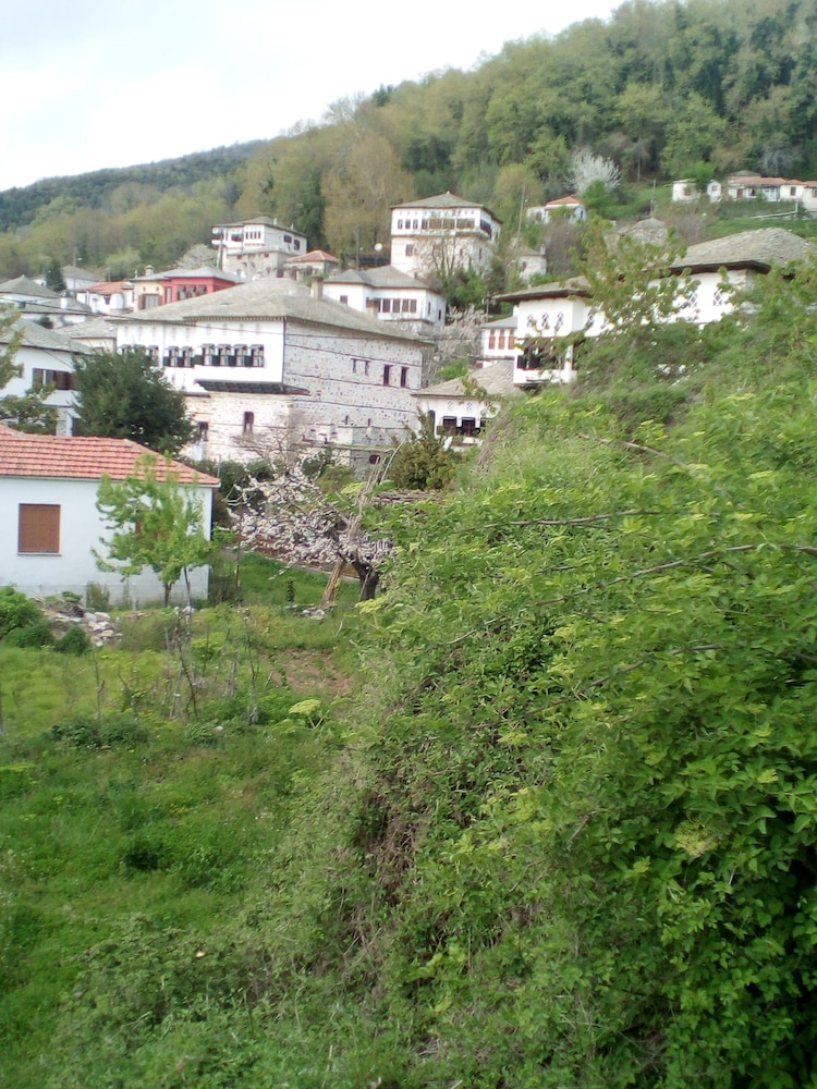Traditional Guest Home Dimou