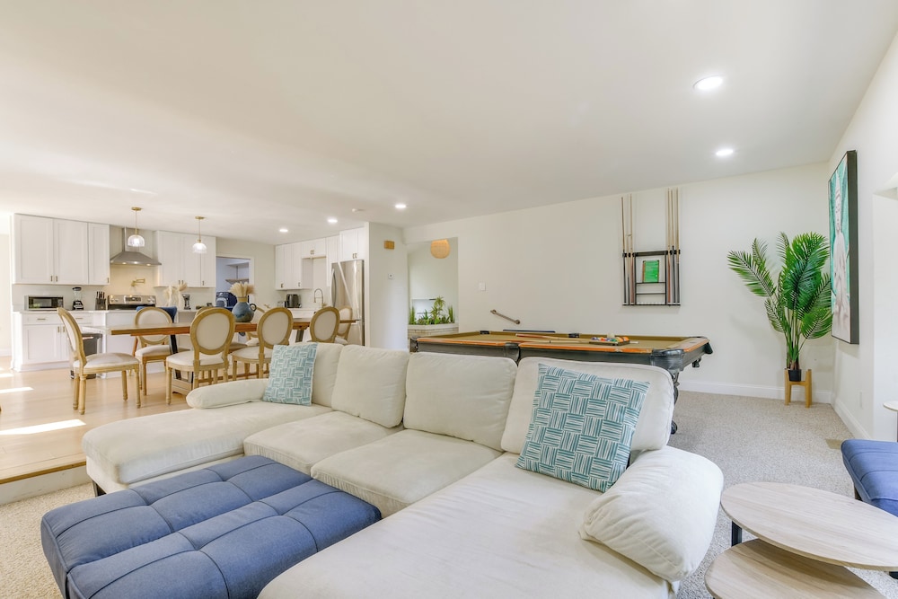 7 Mi to Dtwn Durham: Home w/ Hot Tub & Game Room!