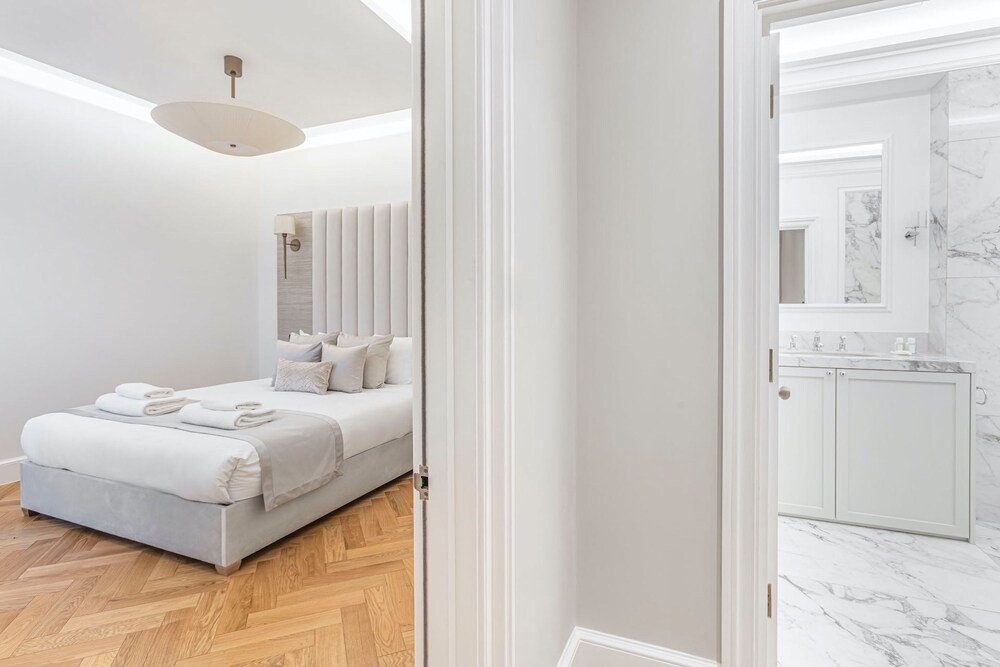 Wimpole Mews - 4 Bedroom Apartment