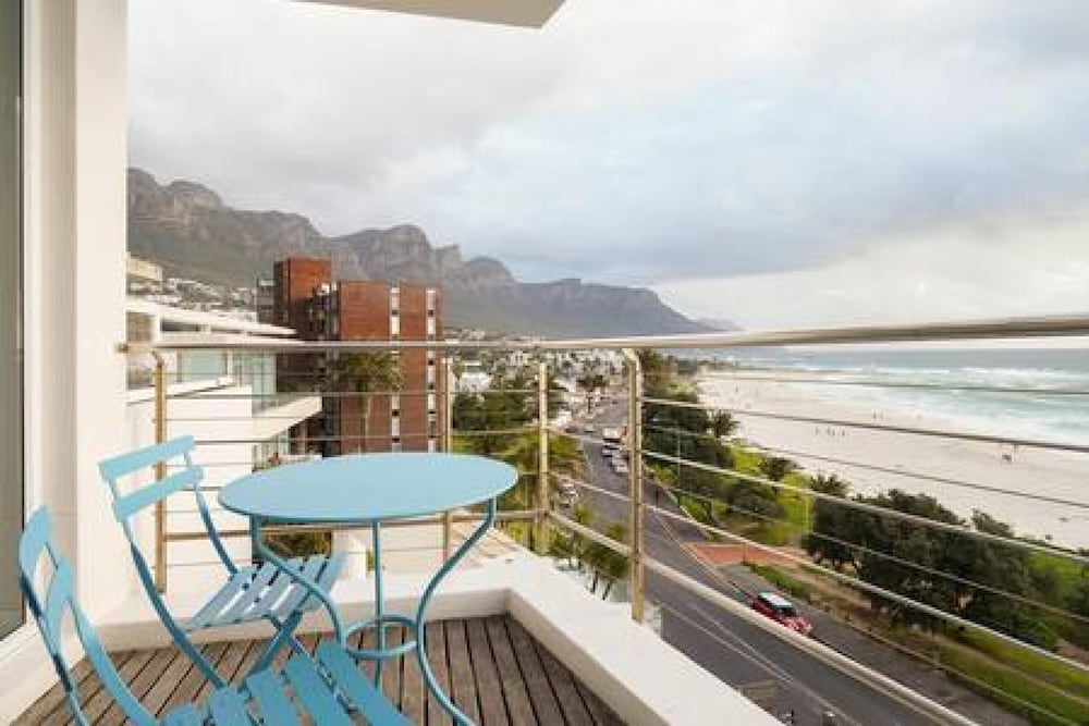Beautiful Holiday Apartment Overlooking the Beach Modoco view 2