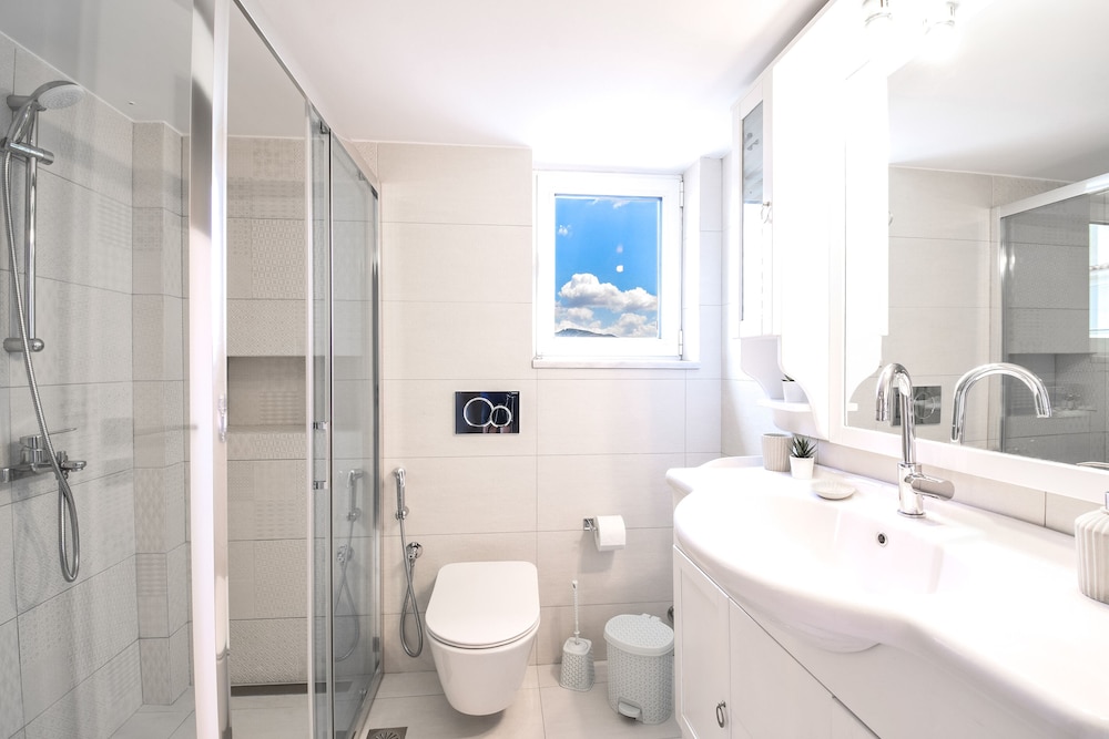 Alimos Luxury 3 Bd Apt w Stunning Views