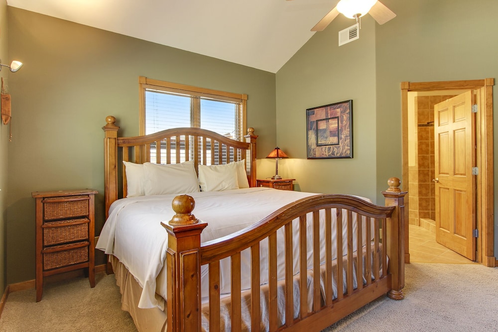 The Twin Owls 21a 2 Bedroom Condo by RedAwning - Property Image 22