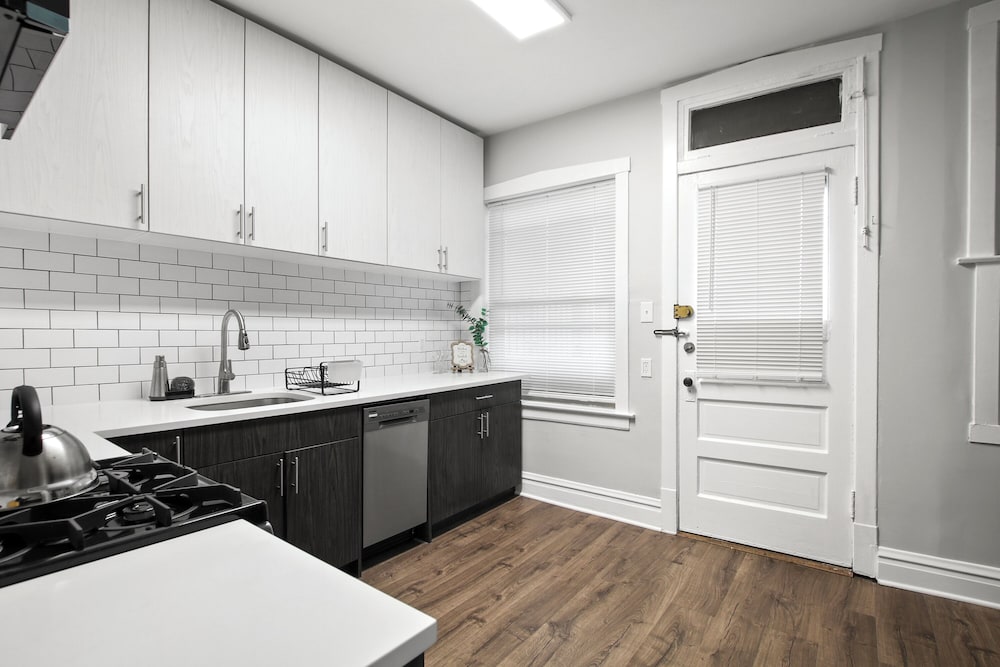 Cozy 2BR in Chicago - Roscoe 08-1W