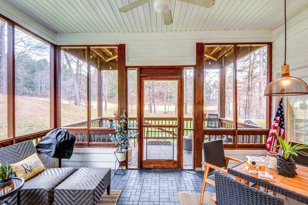 Modern Condo + Golf Course View, Near Hiking!