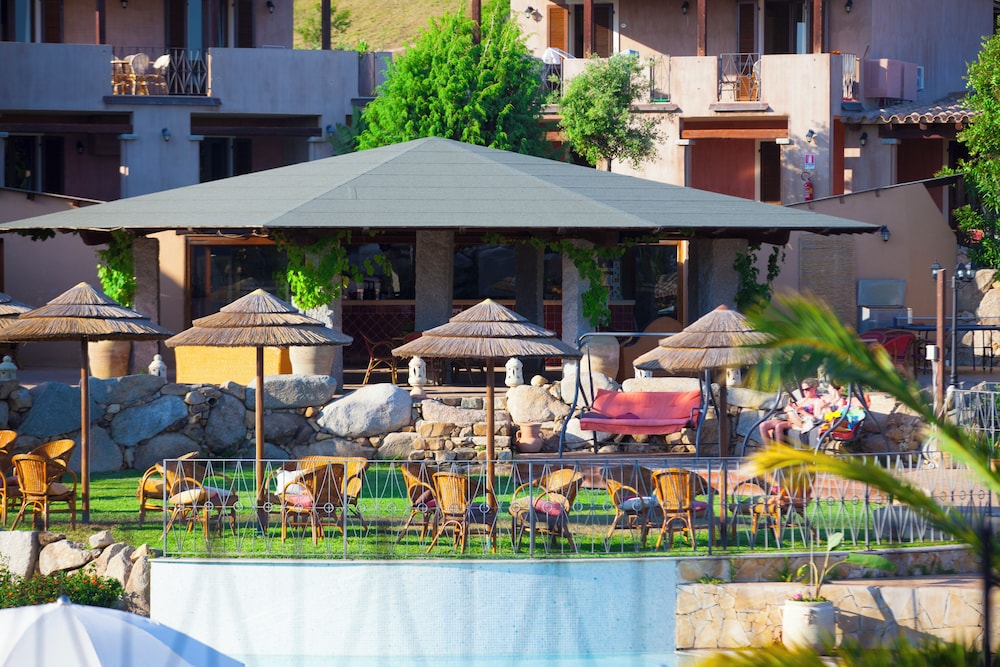 Residence with pool in Campulongu