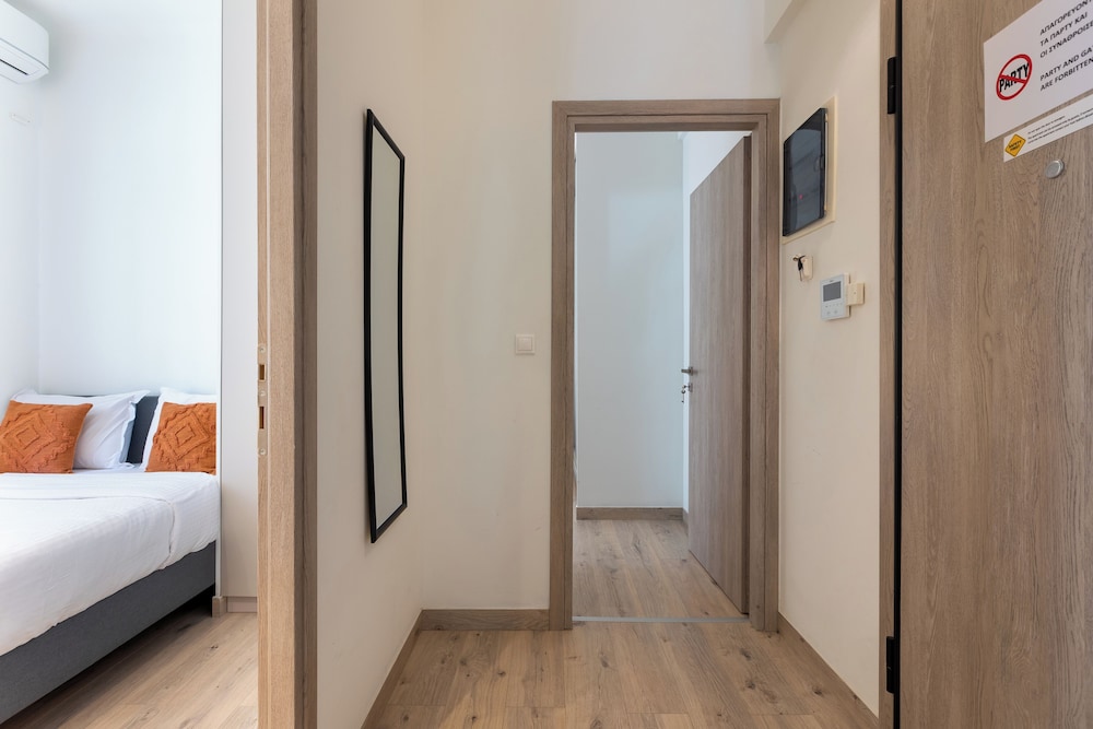 Elvis 2-Bedroom Apartment in Athens