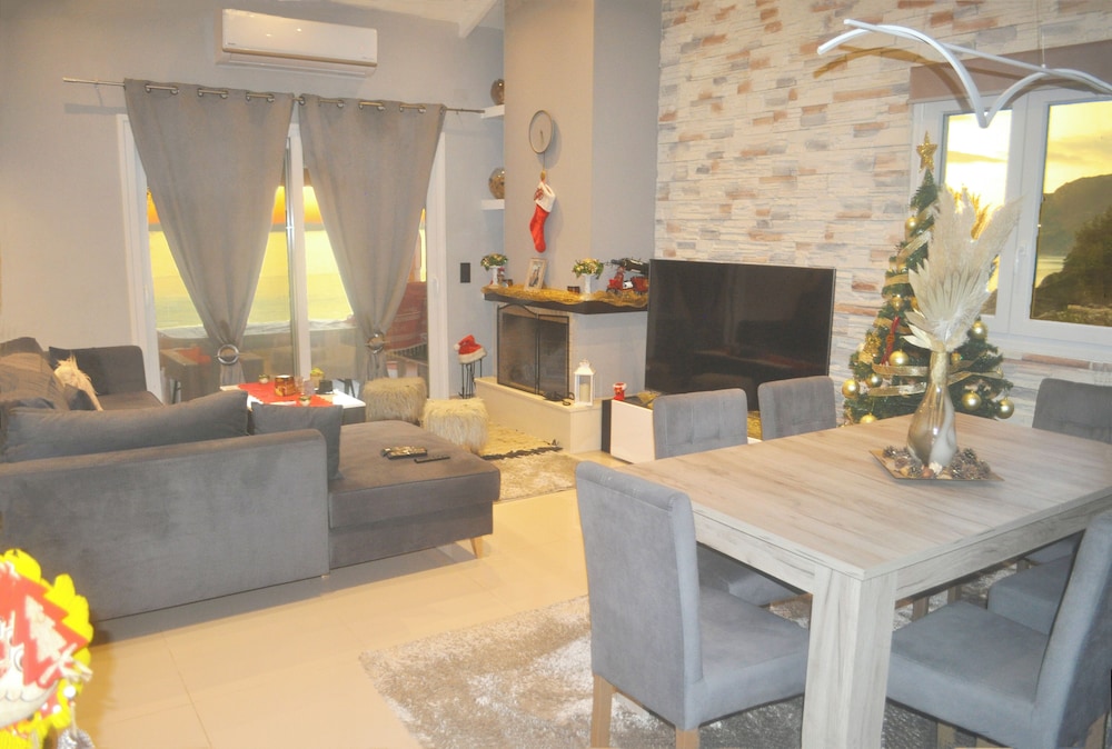 La Casa di Kosta Luxury Apartment, Kontogialos Beach, sea Views