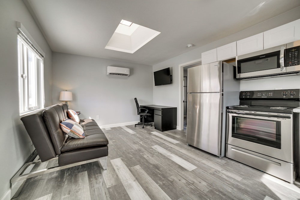 Renovated Hawthorne Apartment By Museums & Dining! view 5