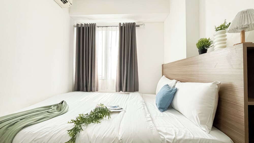 Warm And Comfy 2Br At Bassura City Apartment
