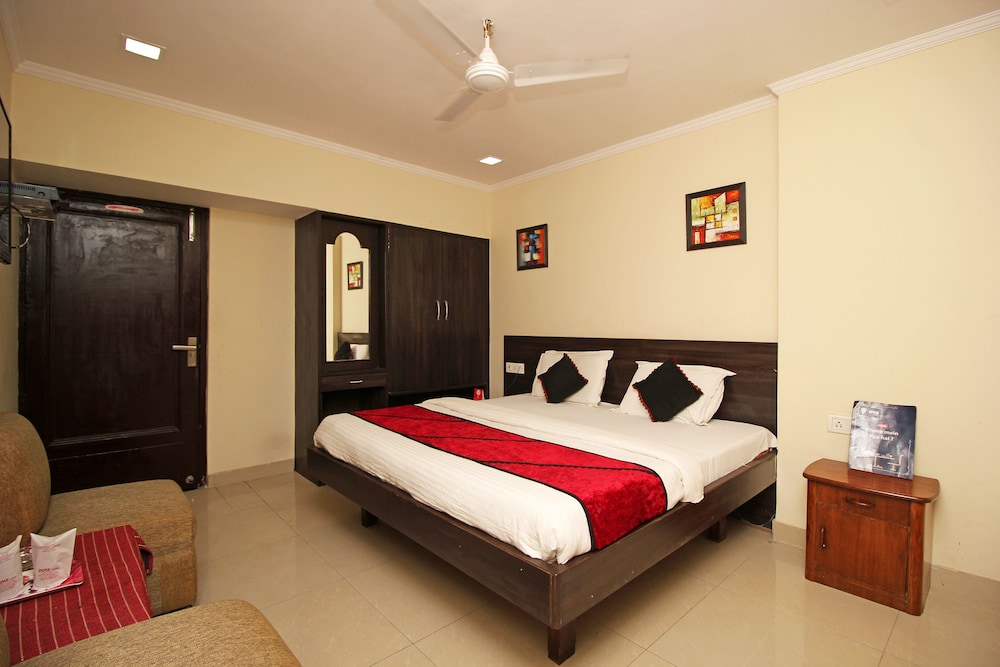 OYO 4883 Duke Hotel