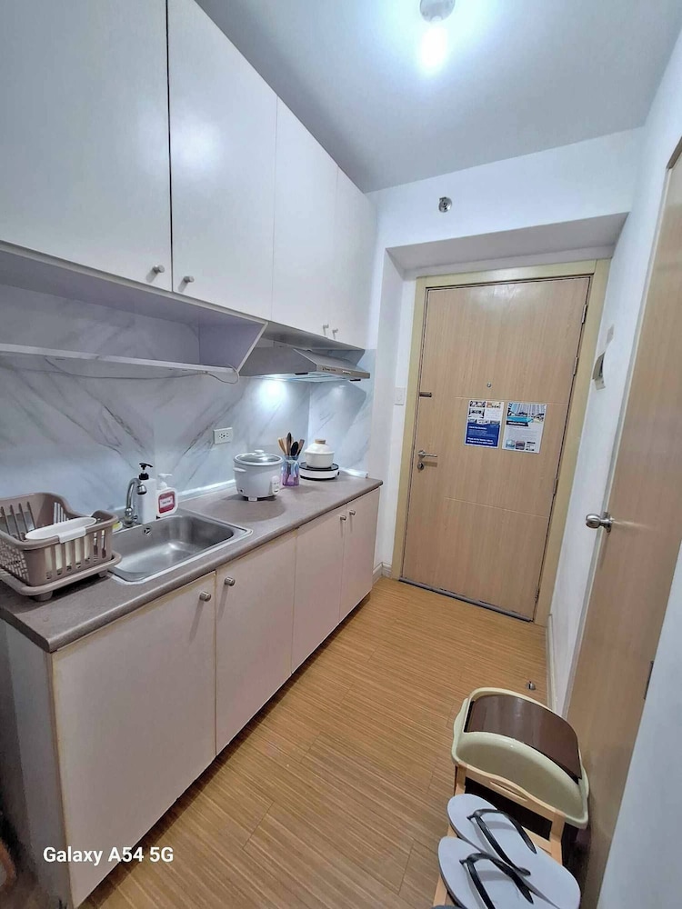 Homey 1BR With Balcony City View in Grace Res
