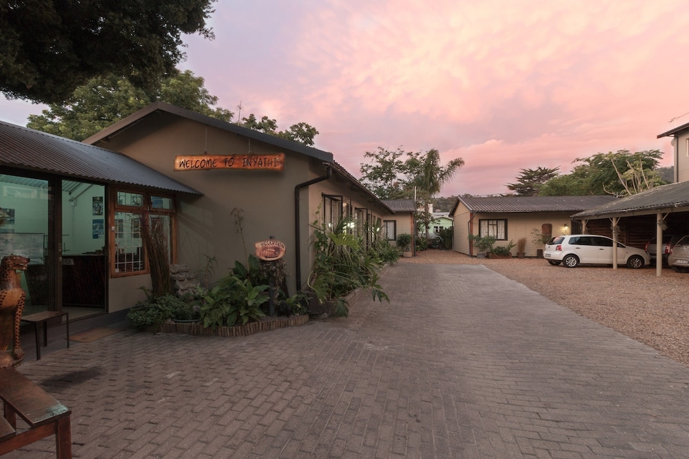 Inyathi Guest Lodge & Self Catering Chalets