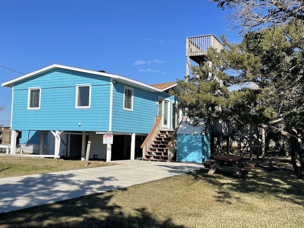 Wild N Wonderful 4 Bedroom Cottage by RedAwning