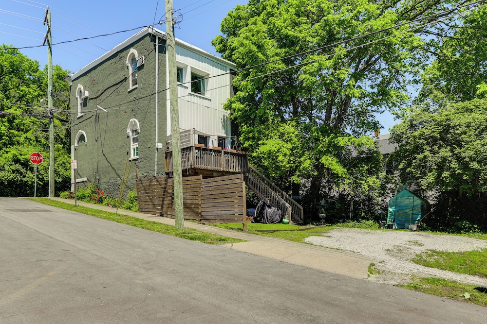 7 Mi to Dtwn: Charming Couple's Cove in Cincinnati