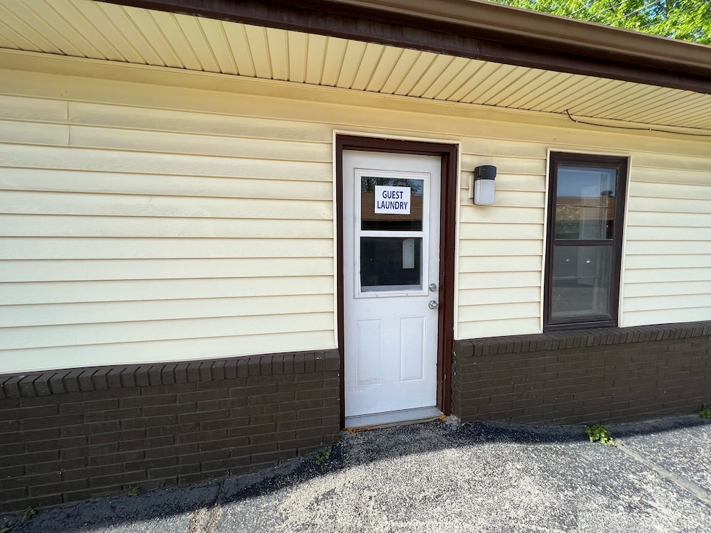 Budget Host Inn - Property Image 7