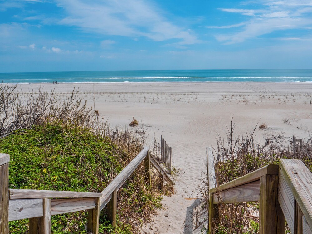 Surfside Cottage by Topsail Realty