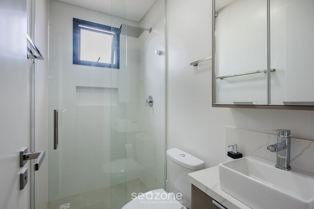 Apto Novo com 3 Suites a 600 m da Praia ELJ1201