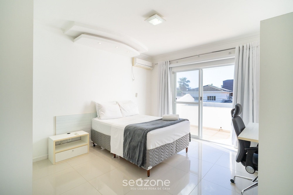 4B House w Pool in Jurere Internacional Mer0671