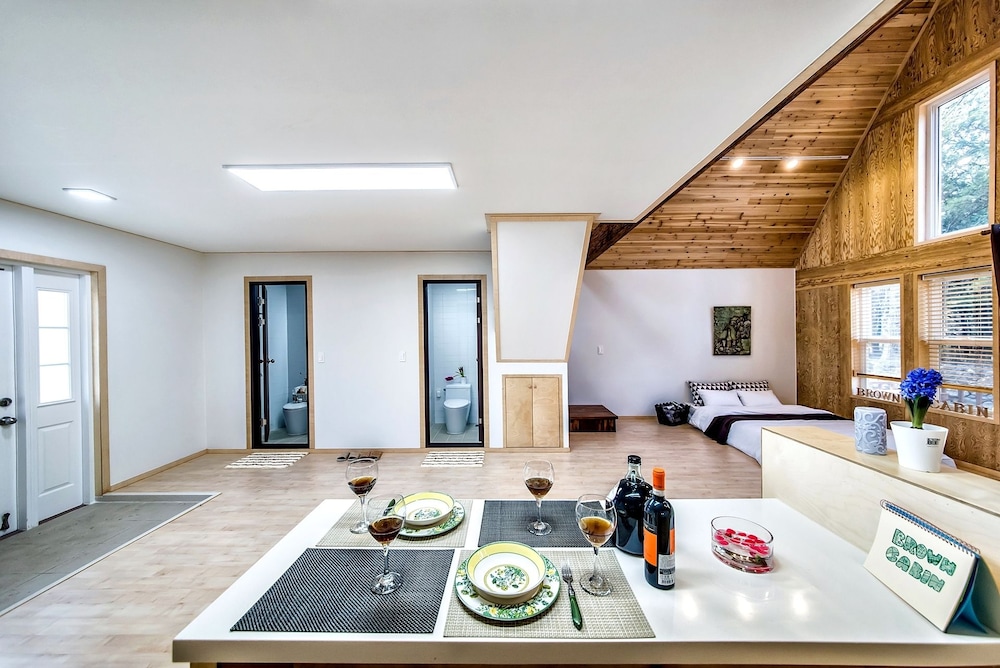 Browncabin Pension