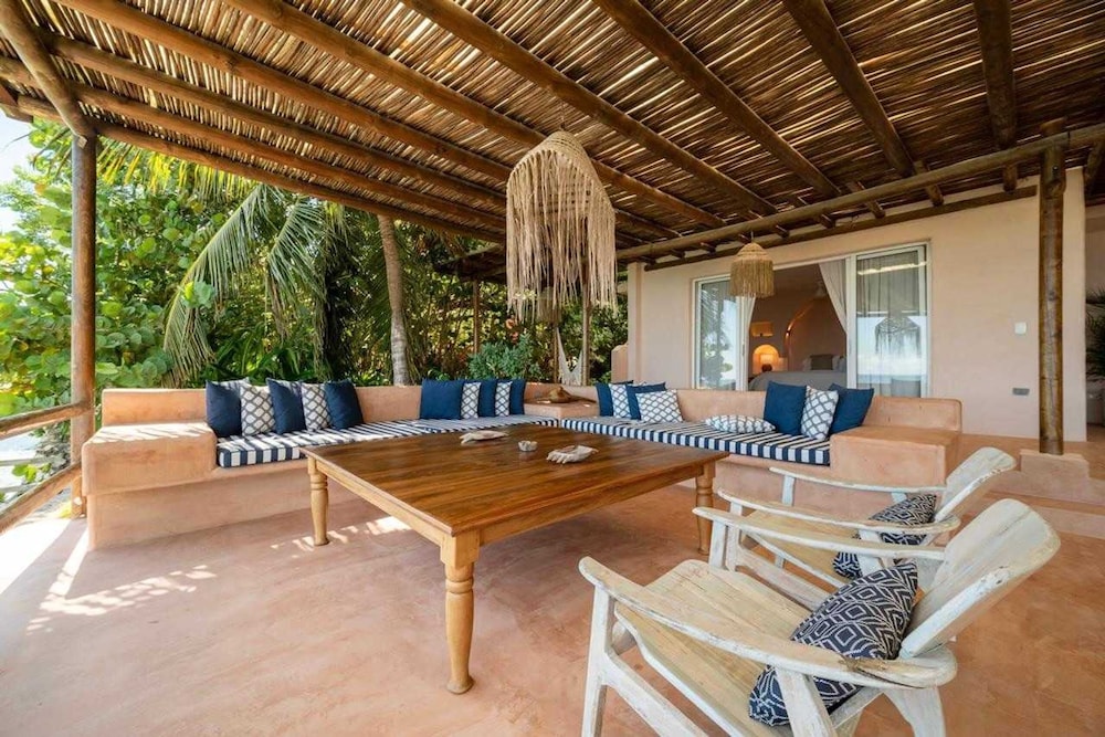 w Stunning 6BR Beachfront Villa in Rosario
