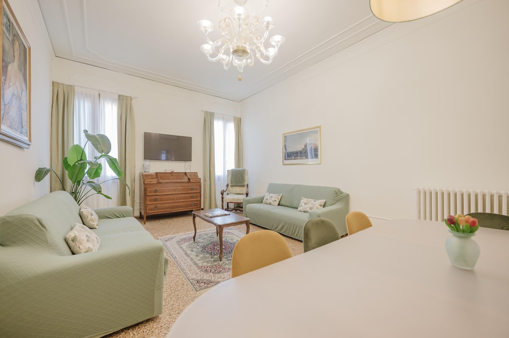 Santo Stefano Palace Suite 3
