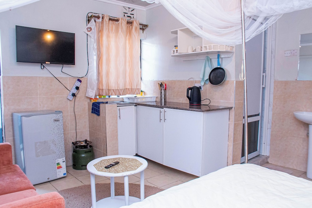 Room-sappire Suits- Cozy Room With Own F