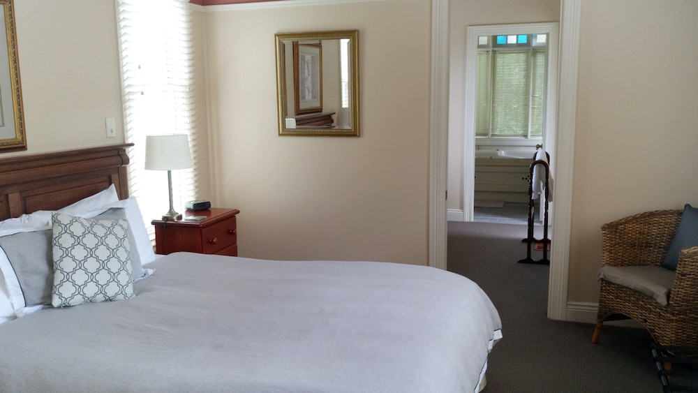 Bethany Manor Bed & Breakfast