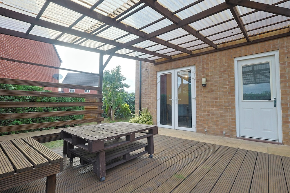 Manchester 3-beds, Sleeps 6 With On-site Parking
