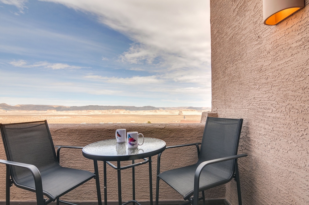 Lake Powell Views: Adobe Townhome w/ Patio