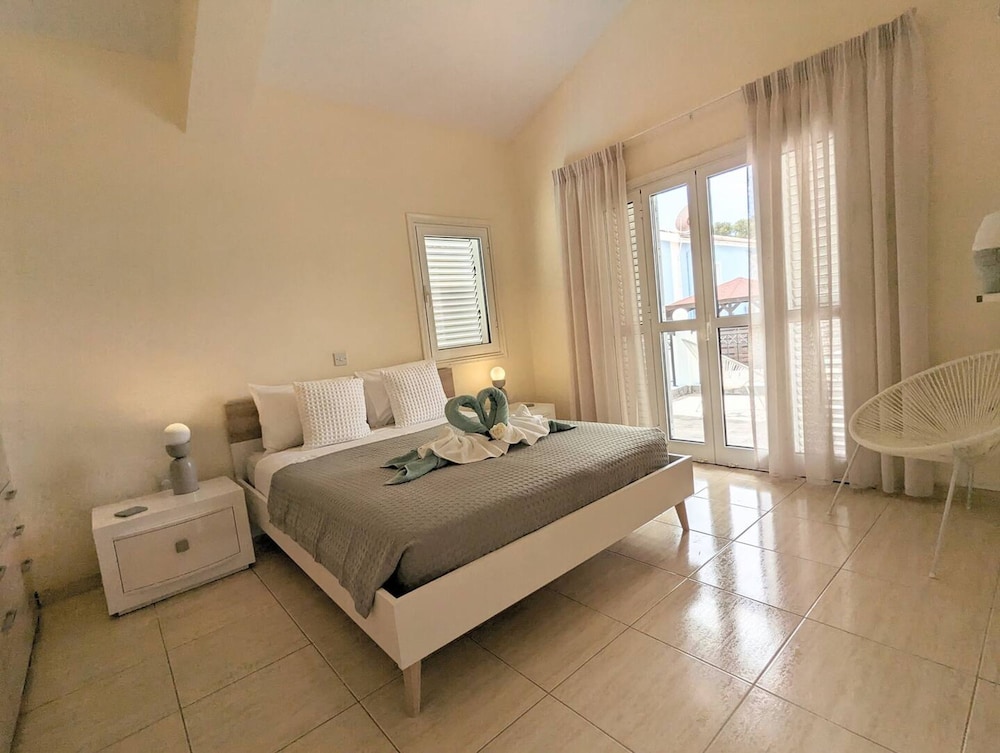 Blue Estia Villa - Pool Wifi Summer Breeze
