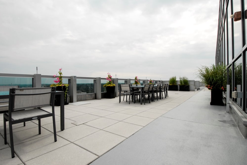 Bluebird Suites near National Airport