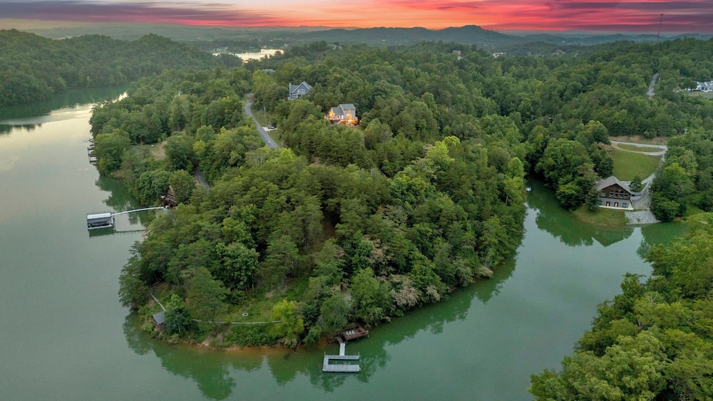Cozy 3BR Lake Access w Sauna