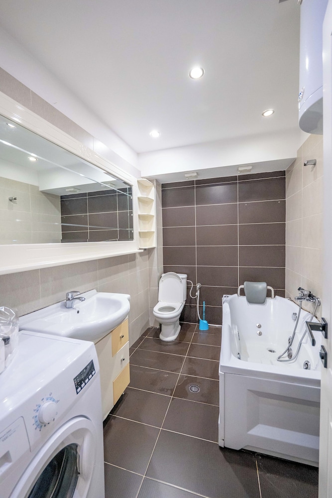 Tirent Apartment Komuna Parisit 2