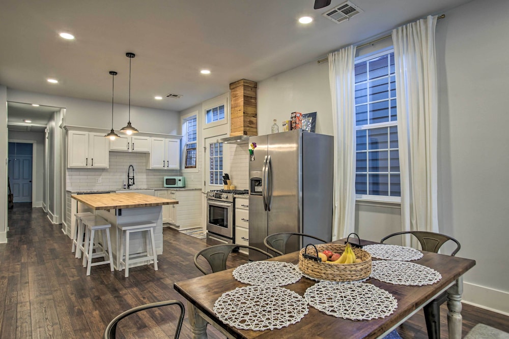 Chic New Orleans Gem w/ Deck: Walk to Cafes!