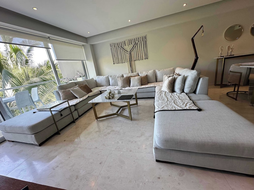 Bolongo: Your Exclusive Oceanfront Escape