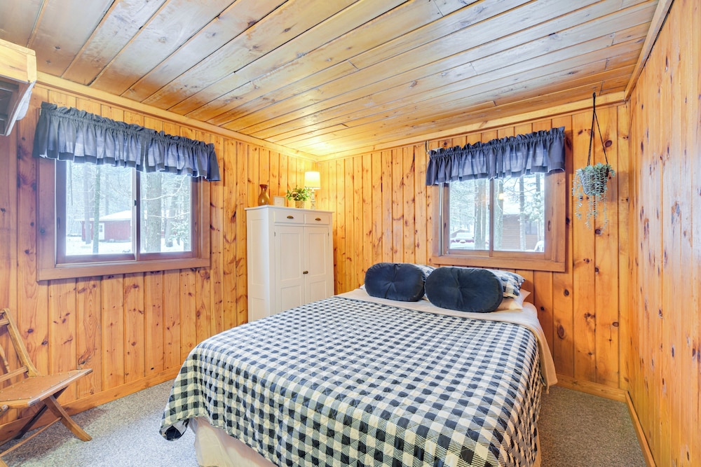 Charming Cabin on Grindstone Lake