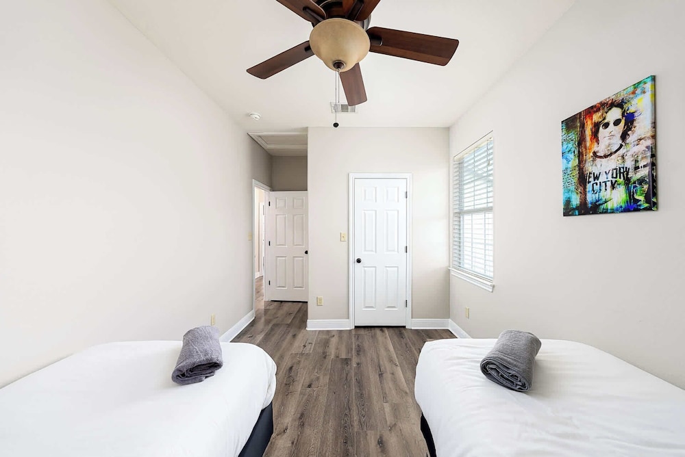 Upstay East Austin Retreat w Yard5min to Downtown