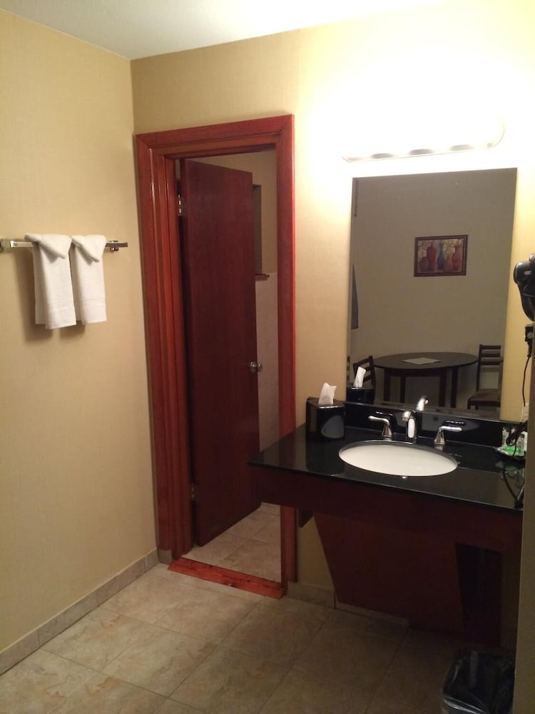 Pacer Inn And Suites Delaware