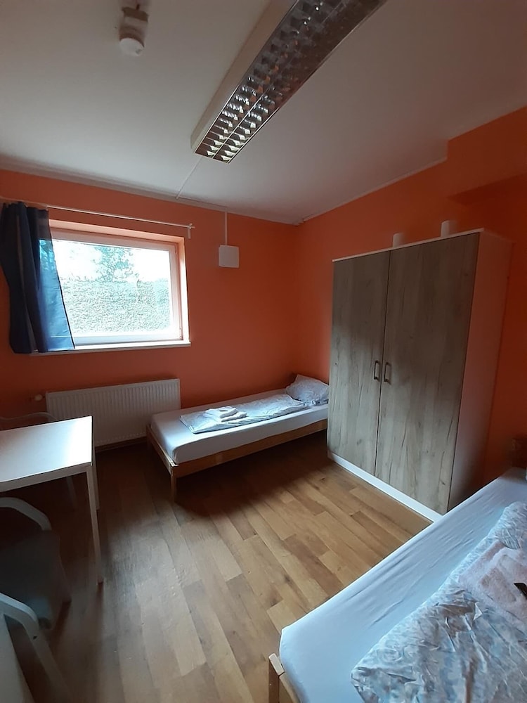 2-Rent Group Hostel Rooms&Apartments TUB19A