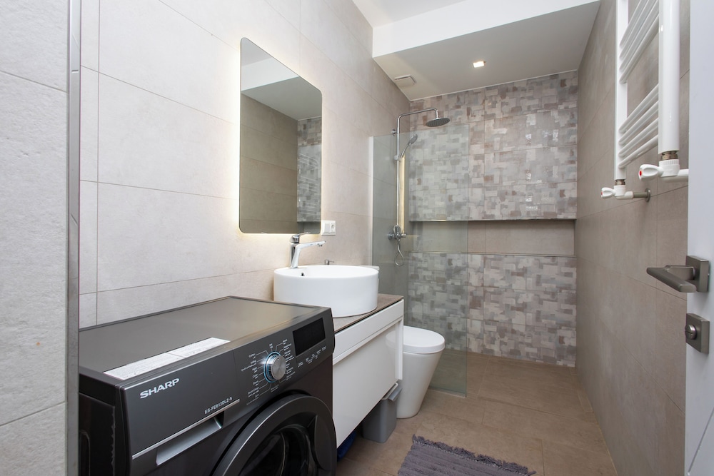 Apartment by Luxe Group PU514