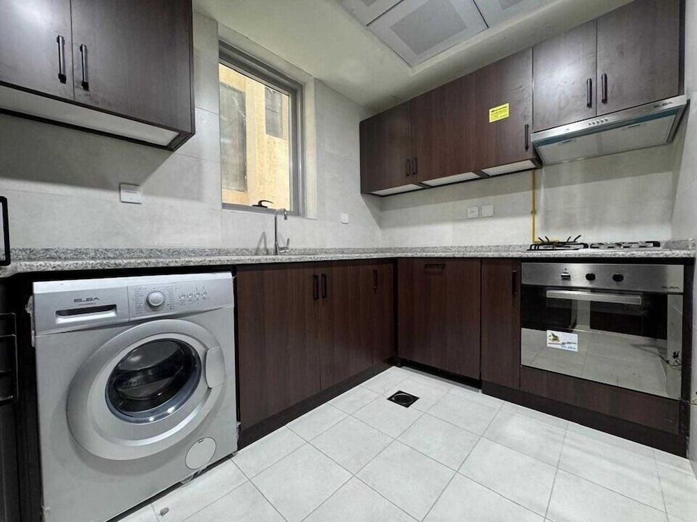 Premier 2-bedroom Lifeline apartment with free Parking