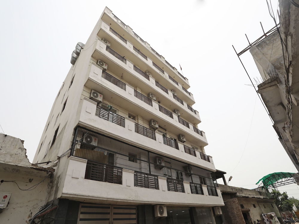 OYO Flagship 13847 HCMR Complex view 2