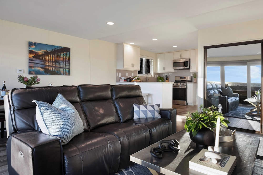 Balboa Breeze by Avantstay Beachfront Retreat + Ocean View