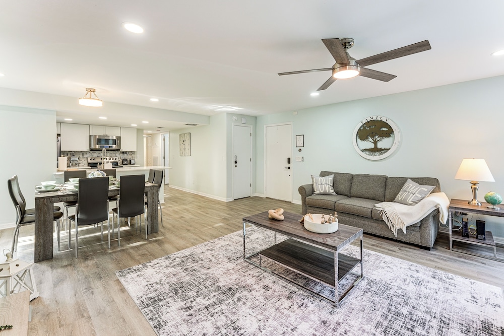 Florida Fun! Family Condo w/ Pool, 8 Mi to WDW