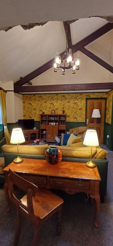 Riverside Cottage at Logwood Mill