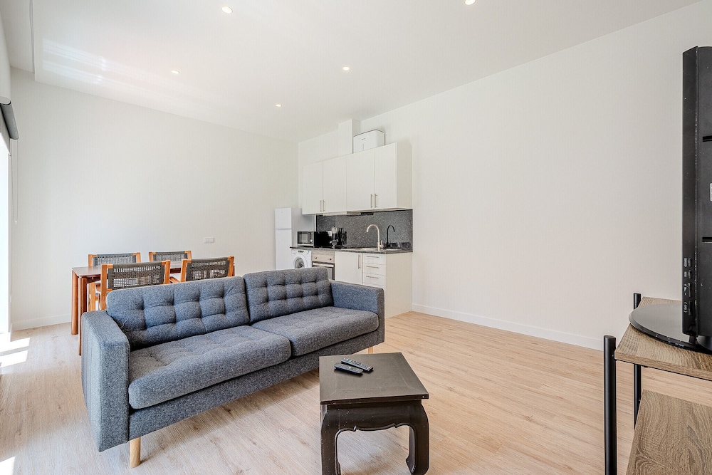Downtown 1 Bedroom Apartment E