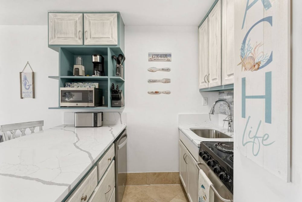 Beach Front Ocean View Condo - Top of the Gulf 804
